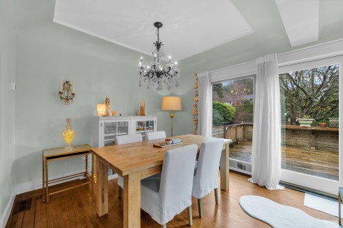 1220 Braeside Street, West Vancouver, BC - Indoor Photo Showing Dining Room