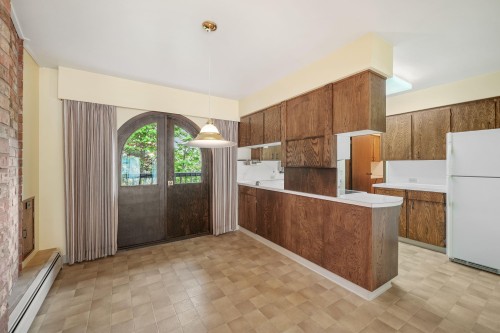 380 Metta Street, Port Moody, BC - Indoor Photo Showing Kitchen