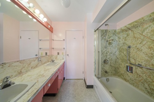 380 Metta Street, Port Moody, BC - Indoor Photo Showing Bathroom