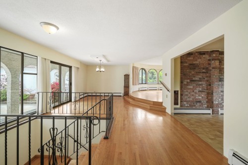 380 Metta Street, Port Moody, BC - Indoor Photo Showing Other Room