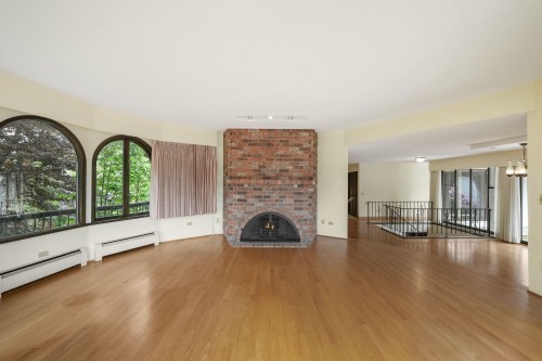 380 Metta Street, Port Moody, BC - Indoor Photo Showing Living Room With Fireplace