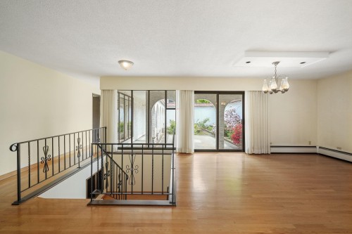 380 Metta Street, Port Moody, BC - Indoor Photo Showing Other Room