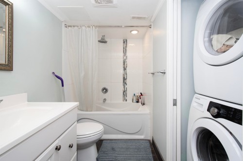 4594 Teviot Place, North Vancouver, BC - Indoor Photo Showing Laundry Room