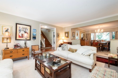 4594 Teviot Place, North Vancouver, BC - Indoor Photo Showing Living Room