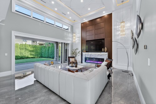 6331 Chatsworth Road, Richmond, BC - Indoor With Fireplace