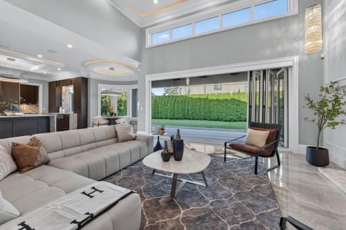 6331 Chatsworth Road, Richmond, BC - Indoor Photo Showing Living Room