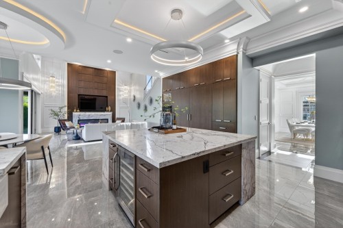 6331 Chatsworth Road, Richmond, BC - Indoor Photo Showing Kitchen