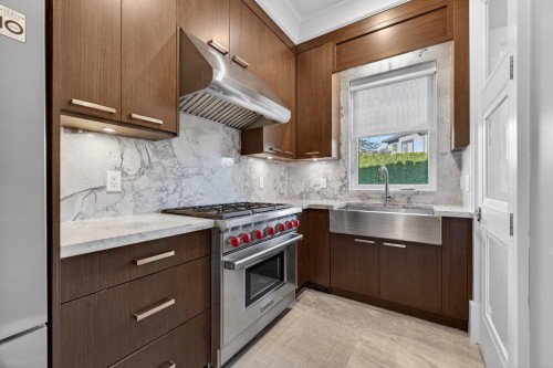 6331 Chatsworth Road, Richmond, BC - Indoor Photo Showing Kitchen With Upgraded Kitchen