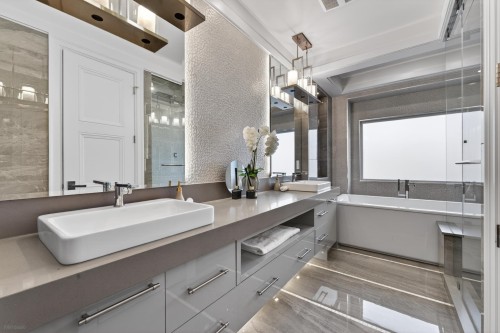 6331 Chatsworth Road, Richmond, BC - Indoor Photo Showing Bathroom