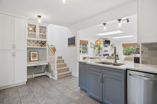 1415 Duncan Drive, Delta, BC - Indoor Photo Showing Kitchen With Double Sink