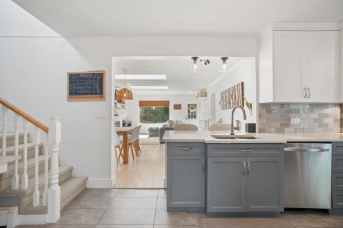 1415 Duncan Drive, Delta, BC - Indoor Photo Showing Kitchen