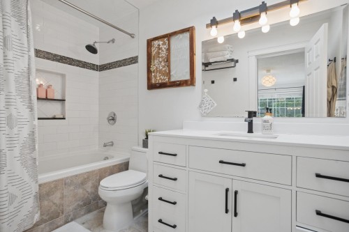 1415 Duncan Drive, Delta, BC - Indoor Photo Showing Bathroom