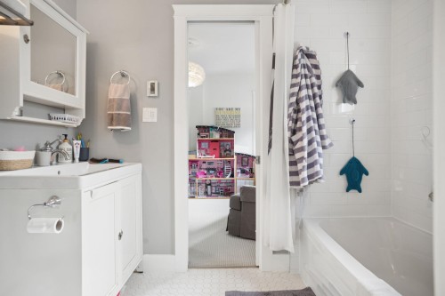 1415 Duncan Drive, Delta, BC - Indoor Photo Showing Bathroom