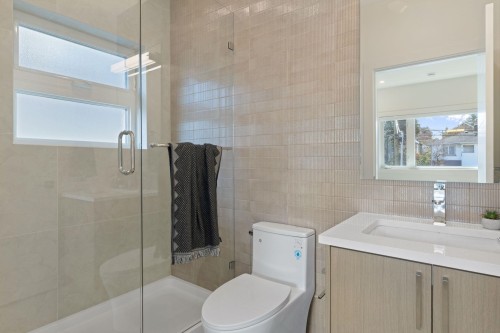 2138 Venables Street, Vancouver, BC - Indoor Photo Showing Bathroom