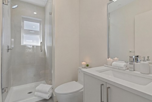2138 Venables Street, Vancouver, BC - Indoor Photo Showing Bathroom