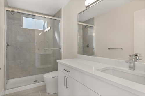 2138 Venables Street, Vancouver, BC - Indoor Photo Showing Bathroom
