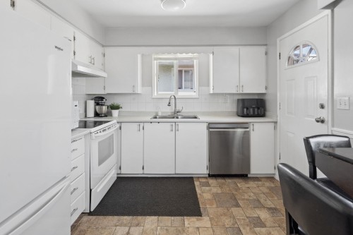3464 Vincent Street, Port Coquitlam, BC - Indoor Photo Showing Kitchen With Double Sink