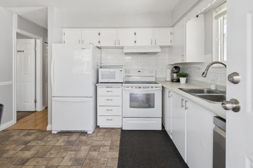3464 Vincent Street, Port Coquitlam, BC - Indoor Photo Showing Kitchen With Double Sink