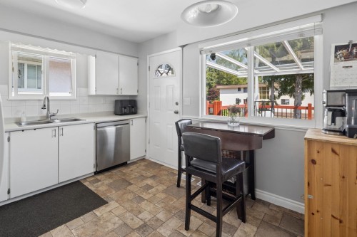 3464 Vincent Street, Port Coquitlam, BC - Indoor Photo Showing Kitchen With Double Sink