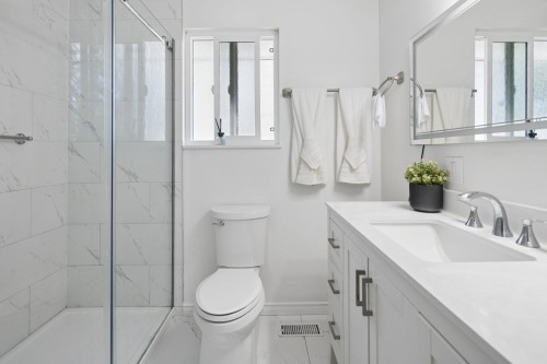 3464 Vincent Street, Port Coquitlam, BC - Indoor Photo Showing Bathroom