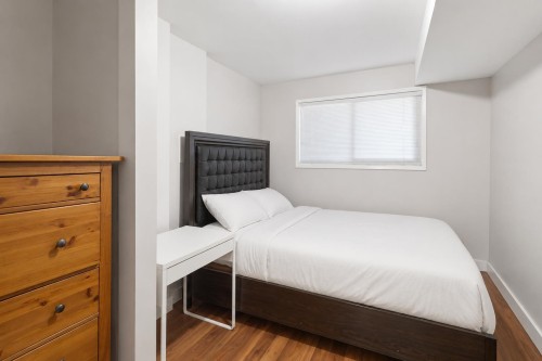 3464 Vincent Street, Port Coquitlam, BC - Indoor Photo Showing Bedroom