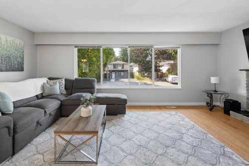 3464 Vincent Street, Port Coquitlam, BC - Indoor Photo Showing Living Room