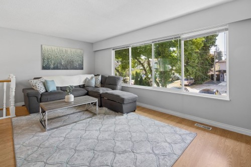 3464 Vincent Street, Port Coquitlam, BC - Indoor Photo Showing Living Room