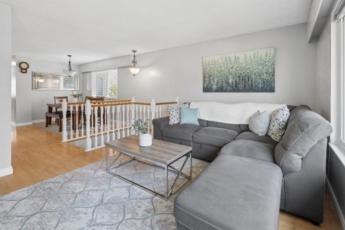 3464 Vincent Street, Port Coquitlam, BC - Indoor Photo Showing Living Room