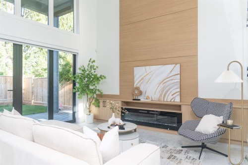 10360 Cornerbrook Crescent, Richmond, BC - Indoor With Fireplace