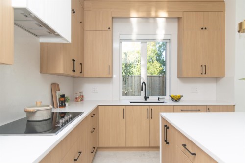 10360 Cornerbrook Crescent, Richmond, BC - Indoor Photo Showing Kitchen
