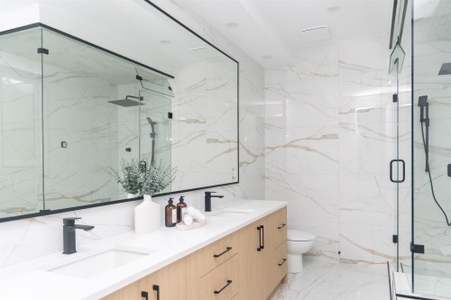 10360 Cornerbrook Crescent, Richmond, BC - Indoor Photo Showing Bathroom