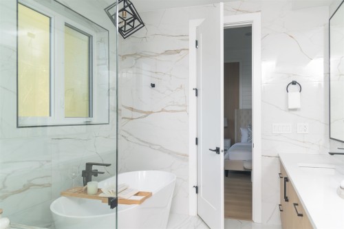 10360 Cornerbrook Crescent, Richmond, BC - Indoor Photo Showing Bathroom