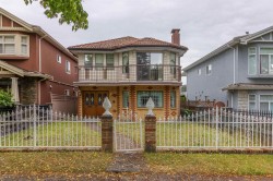 4467 Perry Street  Vancouver, BC V5N 3X6