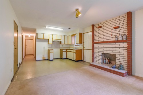 4467 Perry Street, Vancouver, BC - Indoor With Fireplace