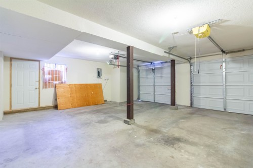 4467 Perry Street, Vancouver, BC - Indoor Photo Showing Garage