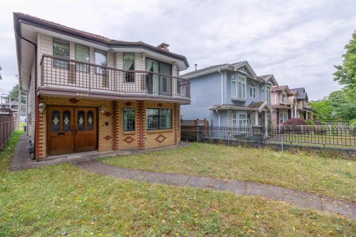 4467 Perry Street, Vancouver, BC - Outdoor
