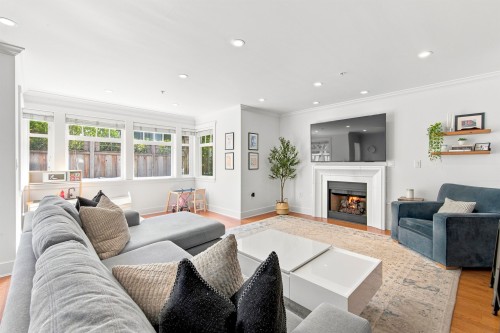 2460 Sasamat Street, Vancouver, BC - Indoor Photo Showing Living Room With Fireplace