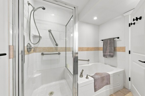 2460 Sasamat Street, Vancouver, BC - Indoor Photo Showing Bathroom