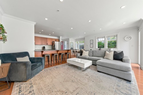 2460 Sasamat Street, Vancouver, BC - Indoor Photo Showing Living Room