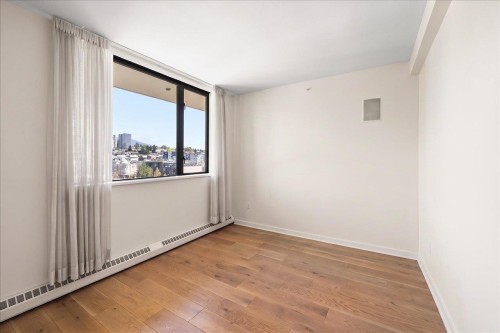 Ph2-124 1St Street W, North Vancouver, BC - Indoor Photo Showing Other Room
