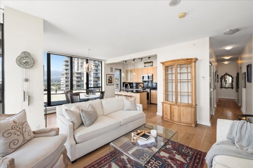 Ph2-124 1St Street W, North Vancouver, BC - Indoor Photo Showing Living Room