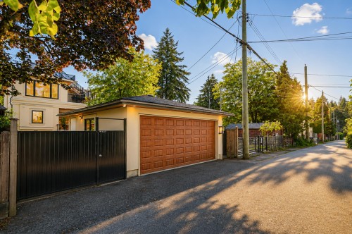 4627 15Th Avenue W, Vancouver, BC - Outdoor