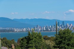 4540 3rd Avenue W Vancouver, BC V6R 1N2