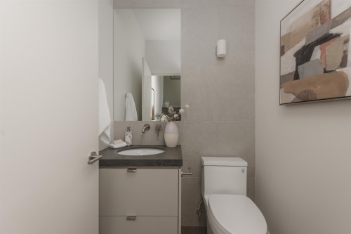 1-638 46Th Avenue E, Vancouver, BC - Indoor Photo Showing Bathroom