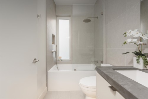 1-638 46Th Avenue E, Vancouver, BC - Indoor Photo Showing Bathroom