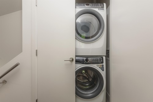 1-638 46Th Avenue E, Vancouver, BC - Indoor Photo Showing Laundry Room