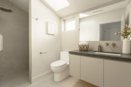 1-638 46Th Avenue E, Vancouver, BC - Indoor Photo Showing Bathroom