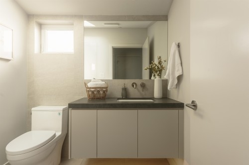 1-638 46Th Avenue E, Vancouver, BC - Indoor Photo Showing Bathroom