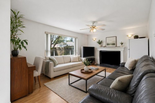 4491 Carter Drive, Richmond, BC - Indoor Photo Showing Living Room