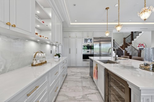 8520 Elsmore Road, Richmond, BC - Indoor Photo Showing Kitchen With Upgraded Kitchen